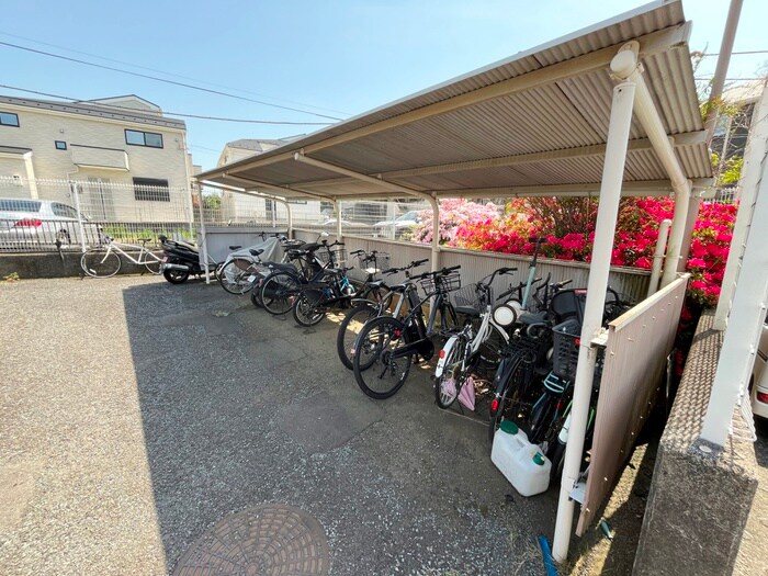 物件外観写真4　(駐輪場)
