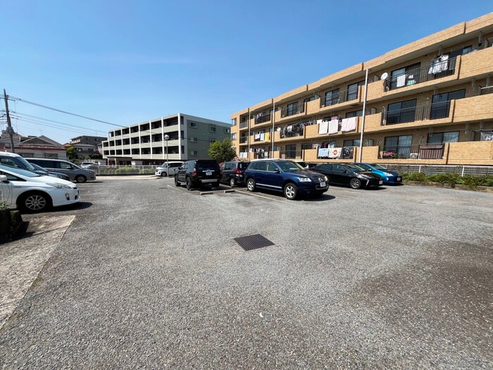 物件外観写真5　(駐車場)