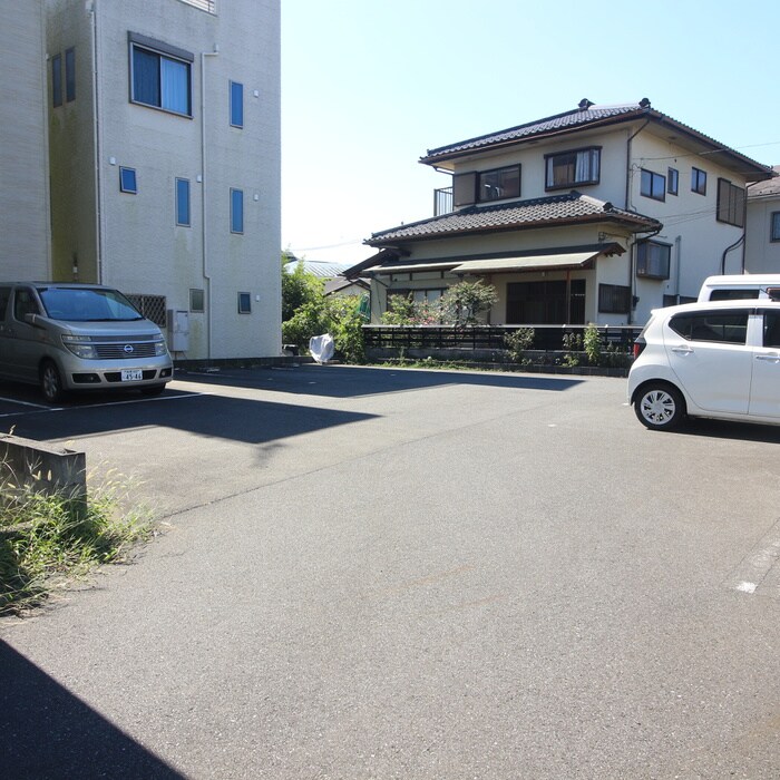 物件外観写真4　(駐車場)