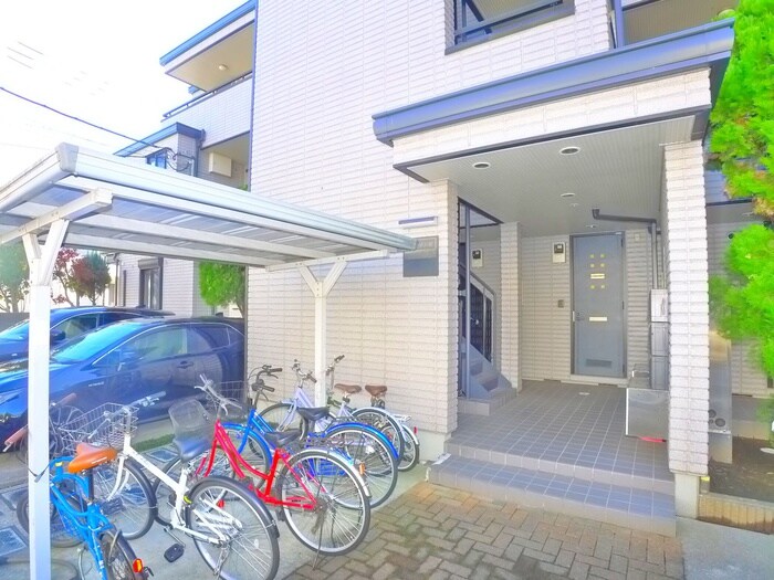 物件外観写真4　(駐輪場)