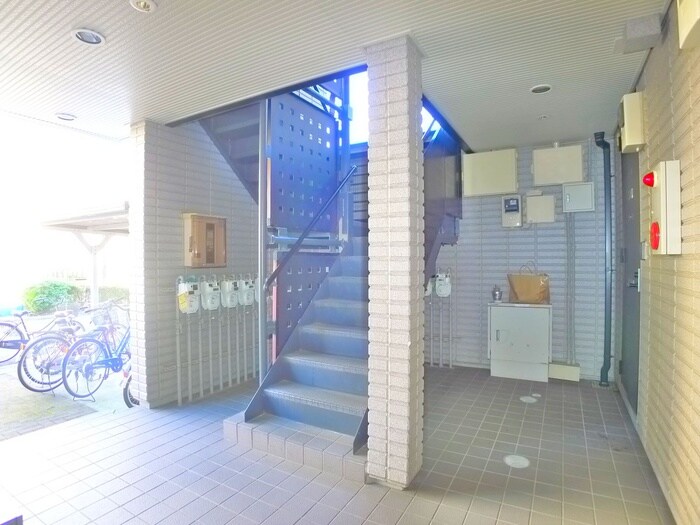 物件外観写真6　(エントランス部分)