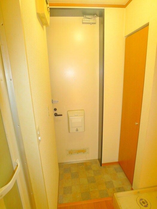 物件内観写真16　(玄関)
