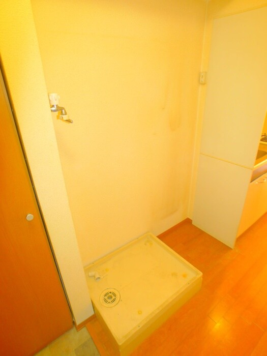 物件内観写真18　(洗濯機置場)