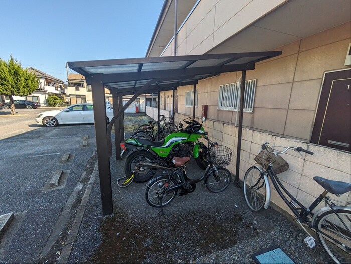 物件外観写真4　(駐輪場)