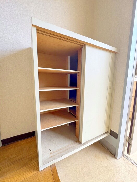 物件内観写真12　(玄関)