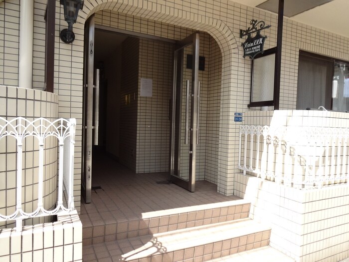 物件外観写真3　(エントランス部分)