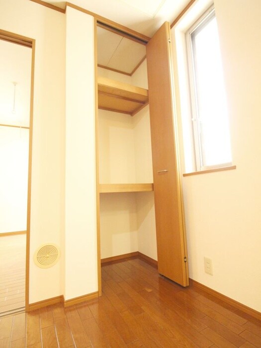 物件内観写真12　(収納)