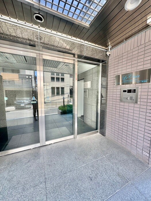 物件外観写真4　(エントランス部分)