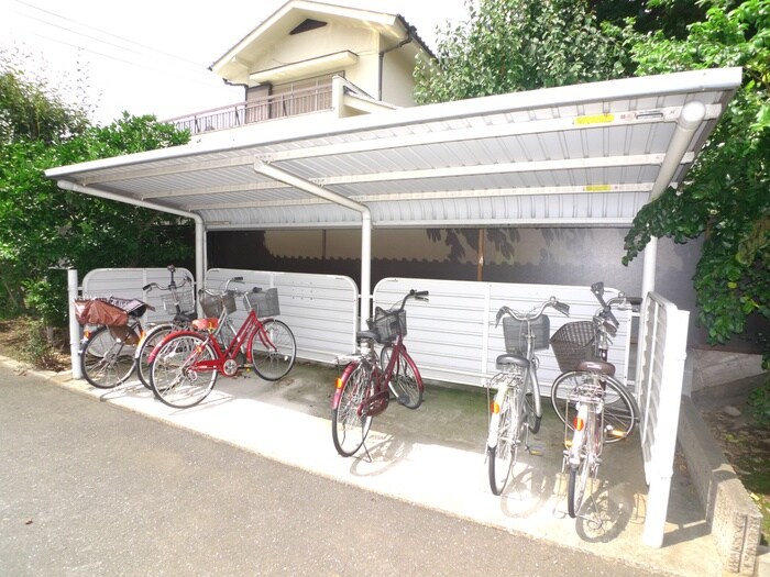 物件外観写真3　(駐輪場)