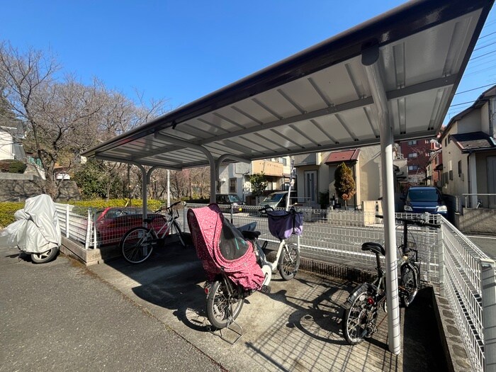 物件外観写真4　(駐輪場)