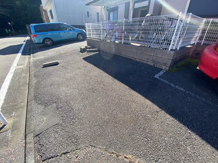 物件外観写真6　(駐車場)