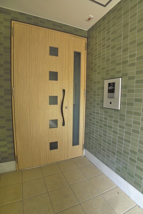 物件外観写真5　(エントランス部分)