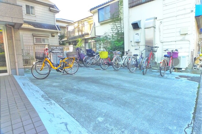 物件外観写真5　(駐輪場)