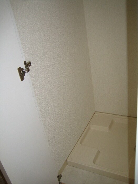物件内観写真8　(洗濯機置場)