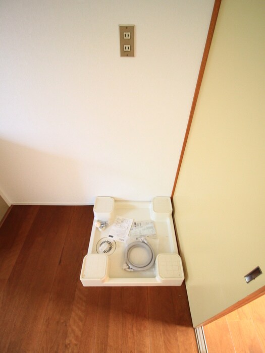 物件内観写真13　(洗濯機置場)