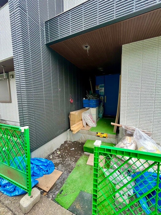 物件外観写真5　(エントランス部分)