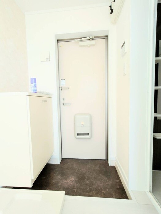 物件内観写真11　(玄関)