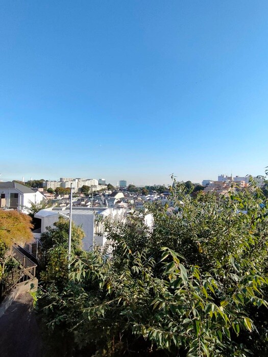 物件内観写真13　(室内からの展望)