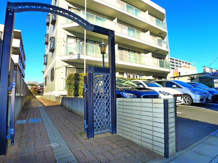 物件外観写真4　(エントランス部分)