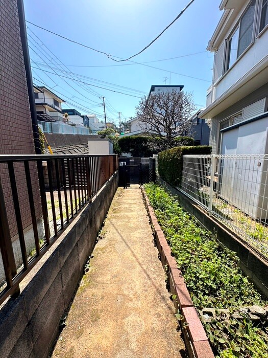 物件外観写真3　(エントランス部分)