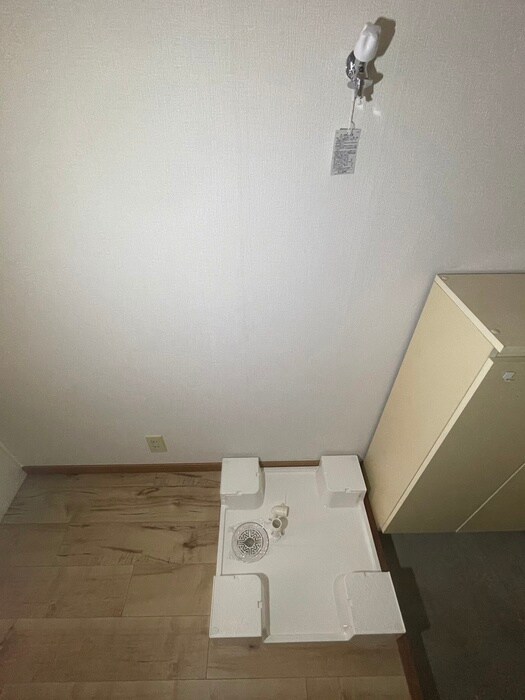 物件内観写真11　(洗濯機置場)