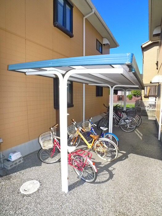 物件外観写真4　(駐輪場)