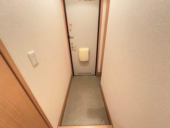 物件内観写真16　(玄関)