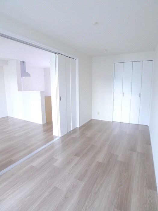 物件内観写真8　(室内からの展望)