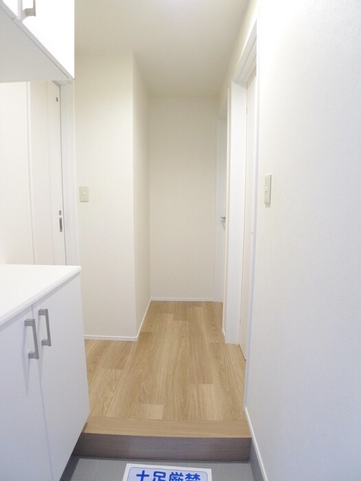 物件内観写真10　(玄関)