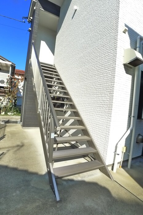 物件外観写真3　(エントランス部分)