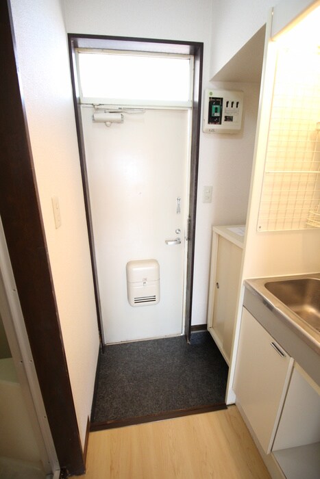 物件内観写真7　(玄関)