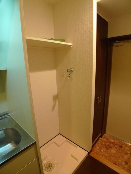 物件内観写真14　(洗濯機置場)