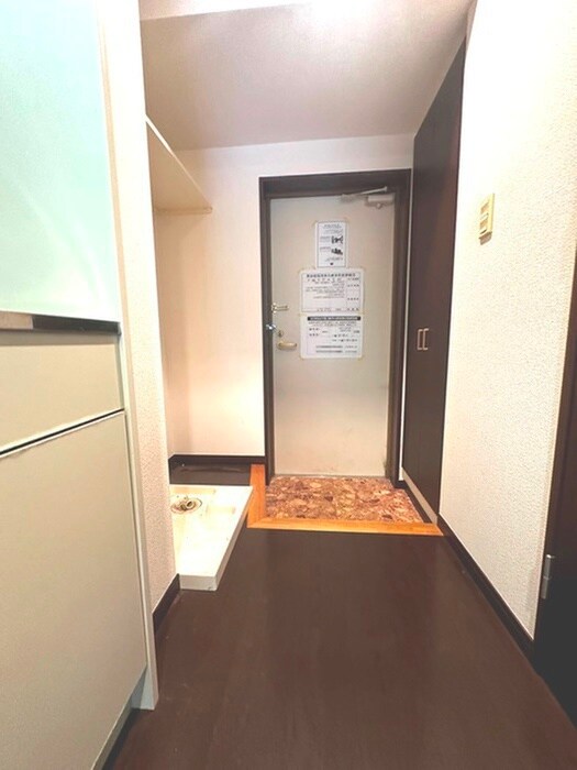 物件内観写真16　(玄関)