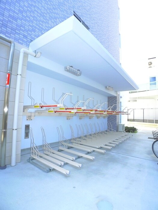 物件外観写真4　(駐輪場)