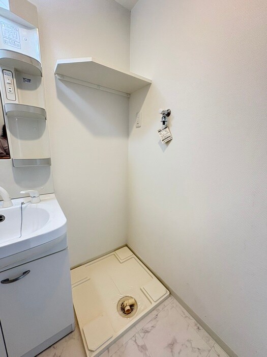 物件内観写真15　(洗濯機置場)