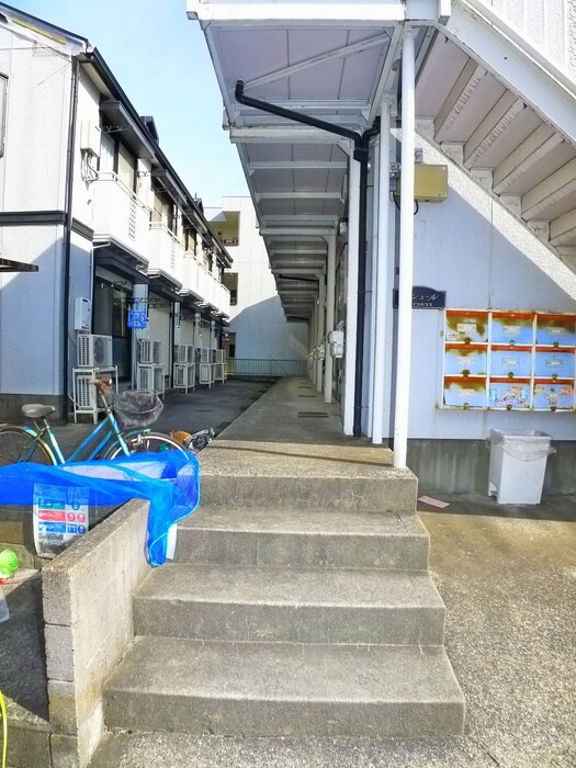 物件外観写真4　(エントランス部分)