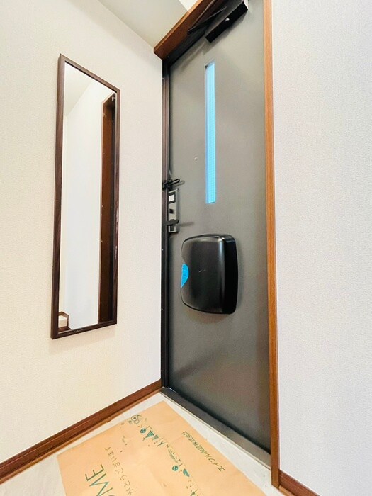 物件内観写真9　(玄関)
