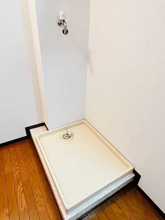 物件内観写真14　(洗濯機置場)