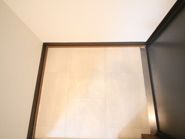 物件内観写真16　(玄関)