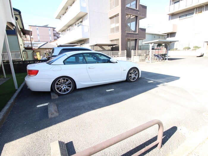 物件外観写真3　(駐車場)