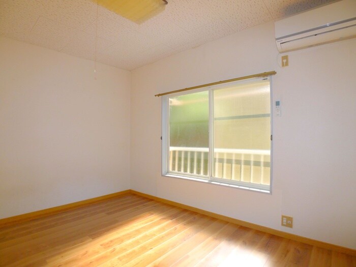 物件内観写真8　(室内からの展望)