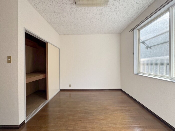 物件内観写真8　(室内からの展望)