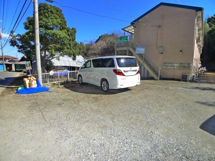 物件外観写真5　(駐車場)