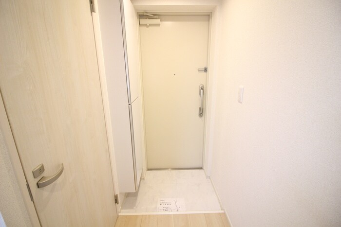 物件内観写真16　(玄関)