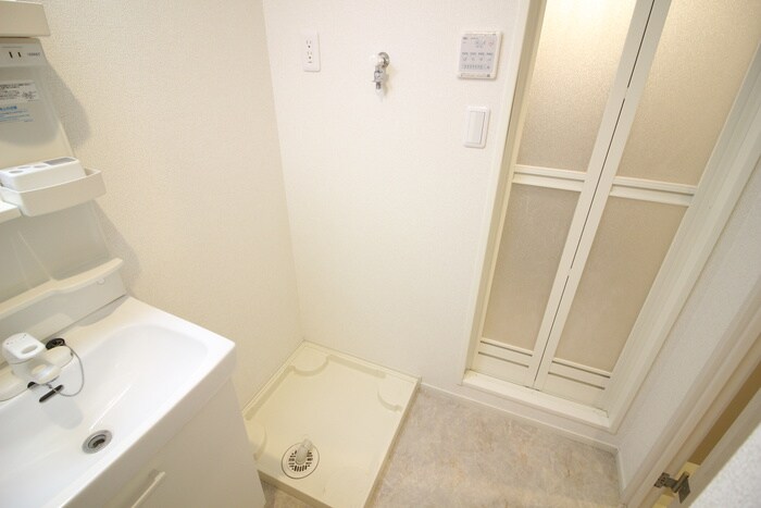 物件内観写真18　(洗濯機置場)