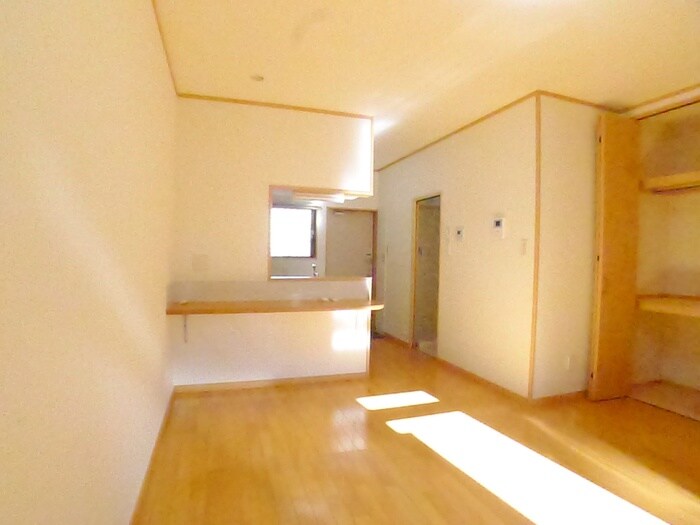 物件内観写真8　(室内からの展望)