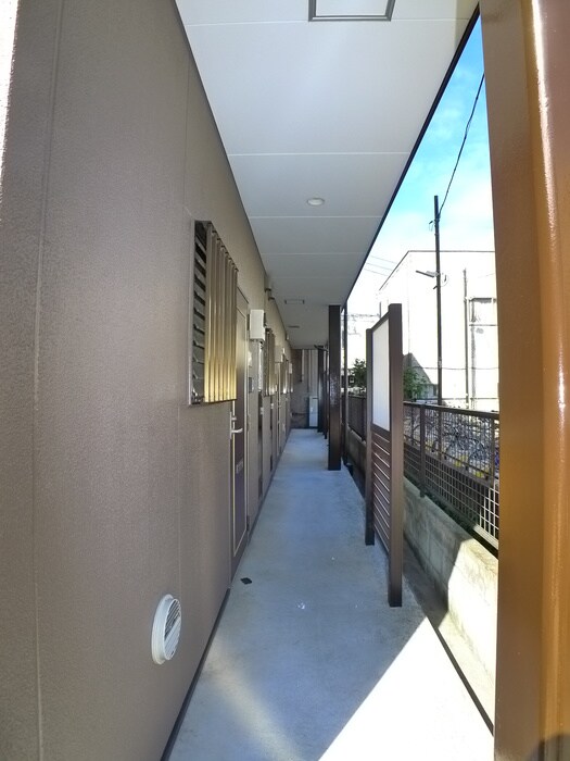 物件外観写真4　(エントランス部分)