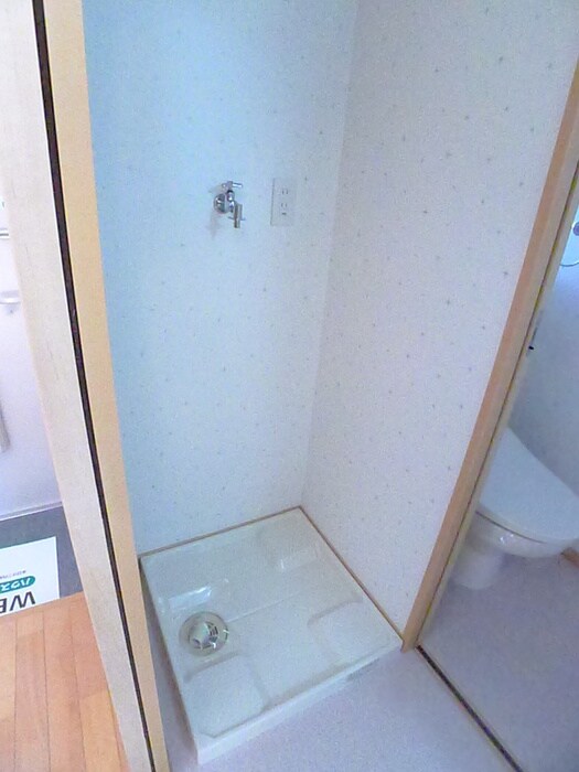 物件内観写真13　(洗濯機置場)