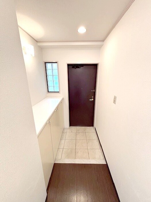 物件内観写真18　(玄関)