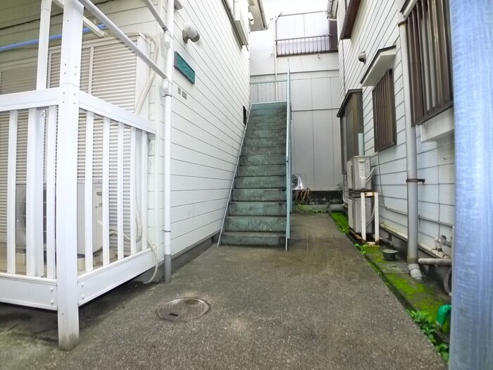 物件外観写真2　(エントランス部分)